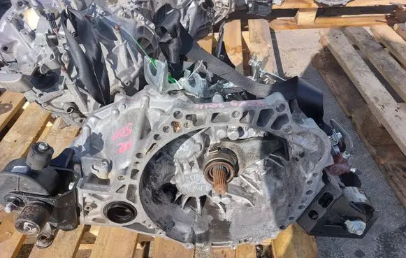 Toyota RAV 4 (XA40) Manual 5 speed gearbox