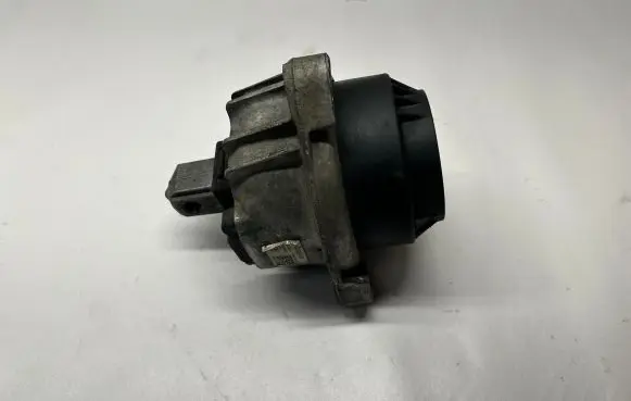 BMW 6 F12 F13 Engine mount bracket 6851263