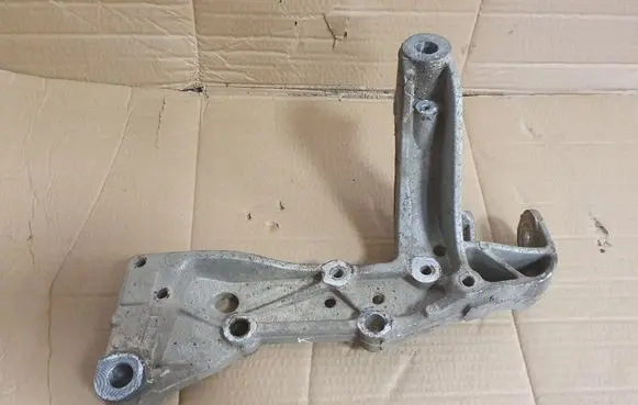 Seat Altea XL Engine mounting bracket