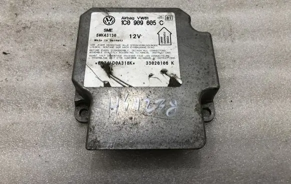 Volkswagen PASSAT B5 Airbag control unit/module 1C0909605C