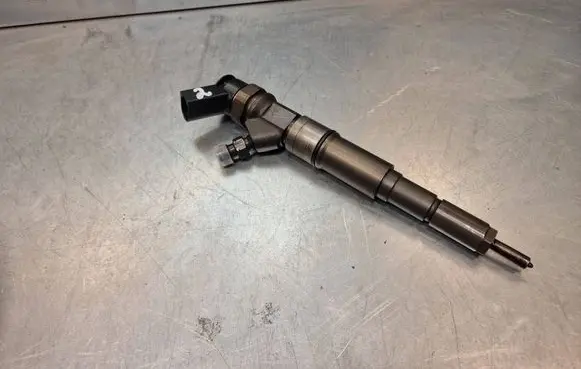BMW 3 E90 E91 Fuel injector 0445110216