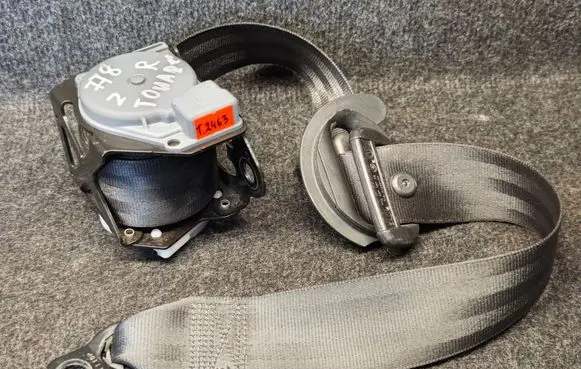 Volkswagen Touareg II Rear seatbelt 7P0857806 34059177 7N0857737DE