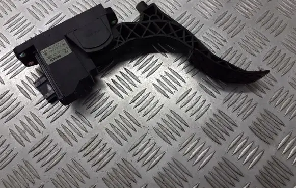 Volkswagen Polo IV 9N3 Accelerator throttle pedal 6Q1721503D