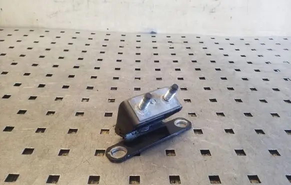 Tailgate/trunk/boot hinge