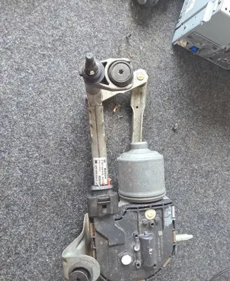 Seat Altea XL Front wiper linkage and motor 5P0955024D
