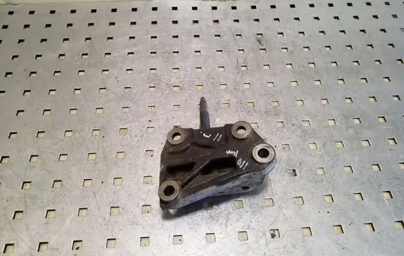 Honda CR-V Engine mounting bracket