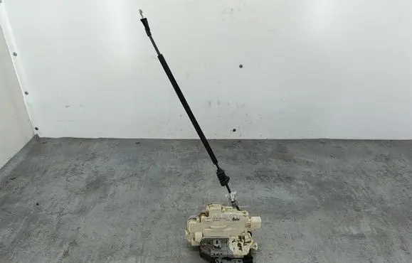 Volkswagen PASSAT B6 Rear door lock 3C4839016A