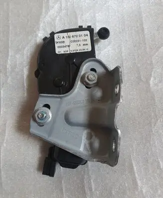 Mercedes-Benz GL X166 Vent window/glass motor A1666700104 1666700104