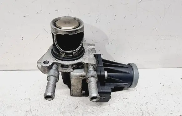 Peugeot 3008 II EGR valve 9829870080 9813064280