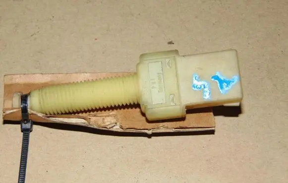 Volkswagen PASSAT B5 Brake pedal sensor switch 443945515