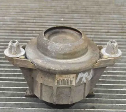 Mercedes-Benz C W204 Engine mount bracket A2042400117