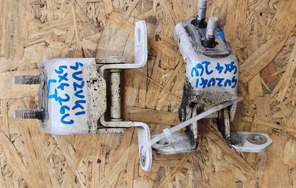 Suzuki SX4 S-Cross Rear door hinge set 
