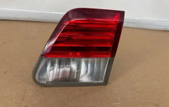 Toyota Avensis T270 Tailgate rear/tail lights 15478 R1Y02 0530
