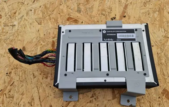 Chrysler 300M Sound amplifier 04760902AB 36670 P04760902AB