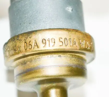 Audi A4 S4 B7 8E 8H Coolant temperature sensor 06A919501A