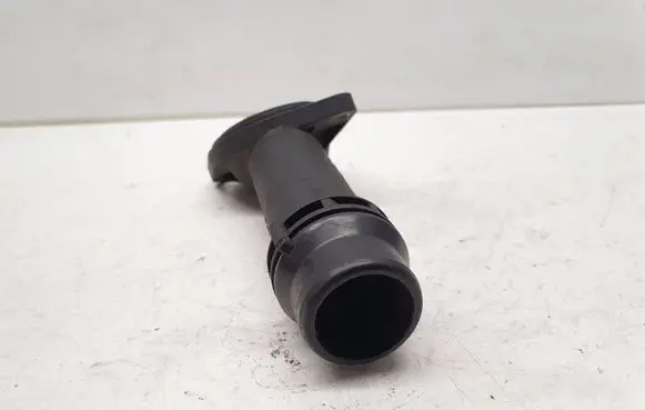 Volkswagen PASSAT B5.5 Engine coolant pipe/hose 038121121B 06B121121