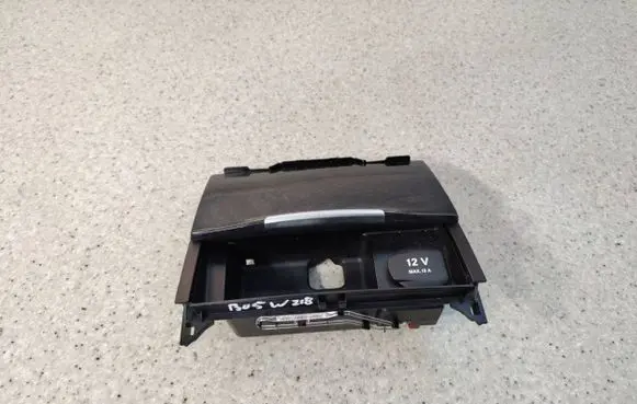 Mercedes-Benz CLS C218 X218 Ashtray (front) A2186800750