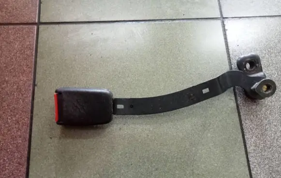 Volkswagen Golf IV Front seatbelt buckle 1J4858471 111100B