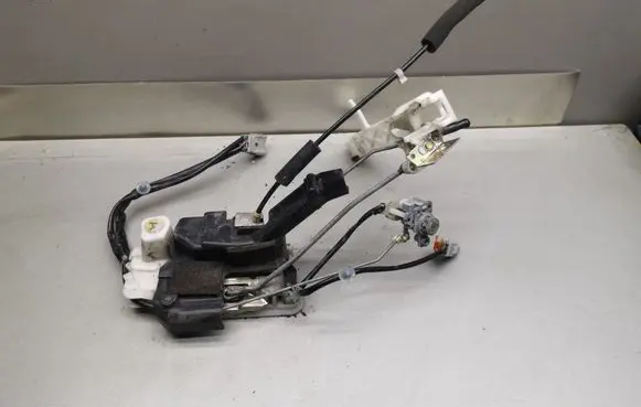 Honda Legend III KA9 Front door lock