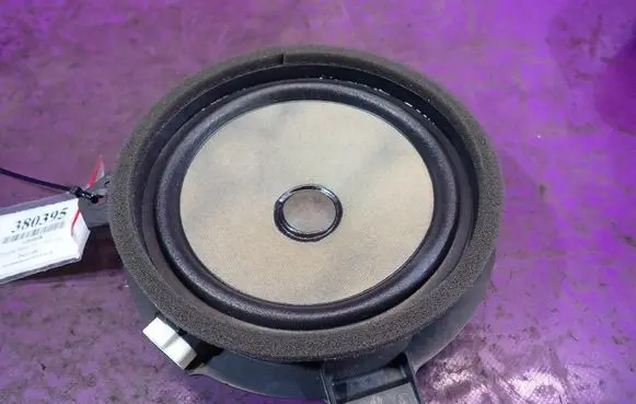 Toyota Yaris Front door speaker 