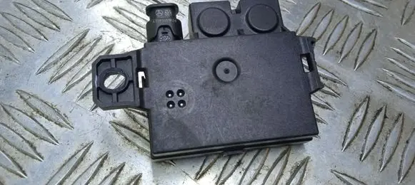 Mercedes-Benz E AMG W212 Charging relay A0009822023