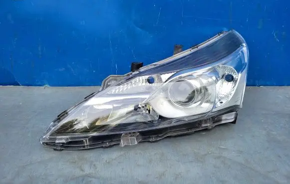 Toyota Verso Headlight/headlamp 811700F16100