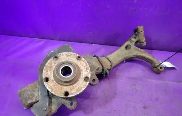 Volkswagen PASSAT B5 Front wheel hub spindle knuckle 8D0407257AC