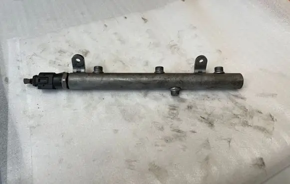 Mercedes-Benz E W211 Fuel main line pipe A6420700695