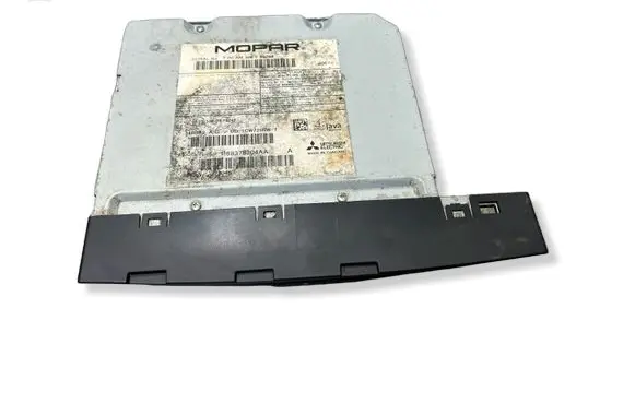 Chrysler Pacifica Radio/CD/DVD/GPS head unit P68378304AA BD1CW725RWT 34W982