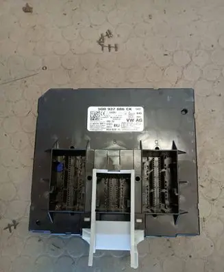 Volkswagen PASSAT B8 Door central lock control unit/module 5Q0937086CK
