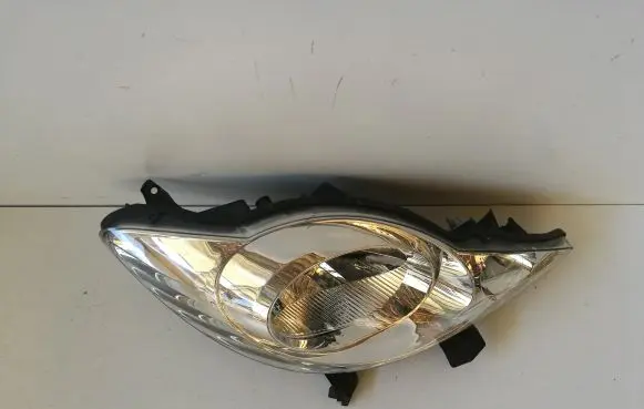 Peugeot 107 Headlight/headlamp 811100H030 89033104