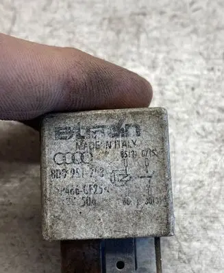 Audi A4 S4 B5 8D Other relay 8d0951253