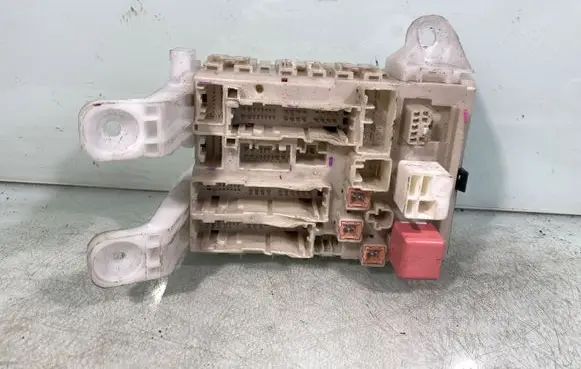 Toyota RAV 4 (XA30) Fuse box set 8273042011