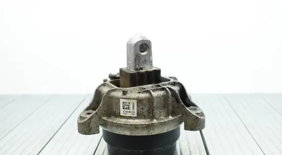BMW 5 F10 F11 Engine mount bracket 6785601
