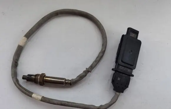 Volkswagen Caddy Lambda probe sensor A2C18479300 01224115