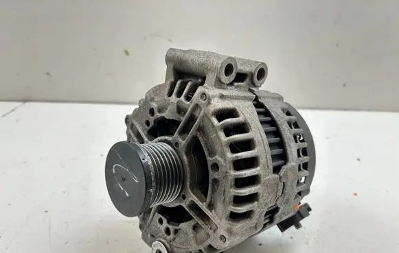 BMW 3 E92 E93 Generator/alternator 7557789 755778906