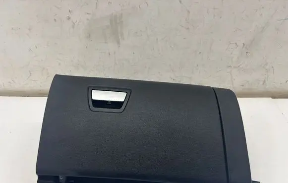 Glove box
