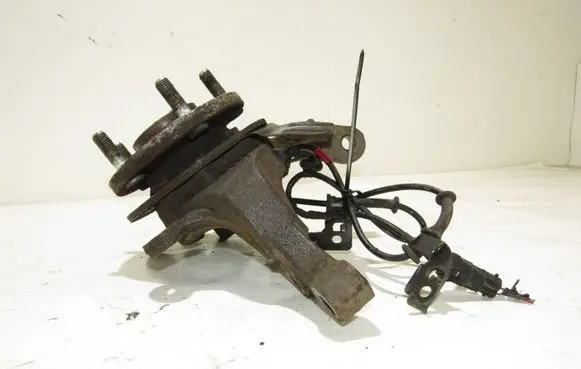 KIA Carens III Front wheel hub