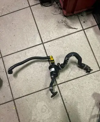 Opel Astra J Breather/breather pipe/hose 70349704 PA6GF30