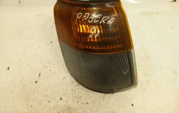 Mitsubishi Pajero Front indicator light 21037746