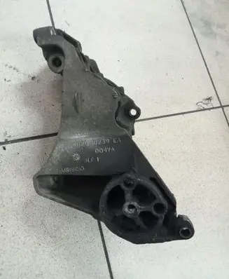 Land Rover Discovery 3 - LR3 Oil filter mounting bracket 4H2Q10239EA