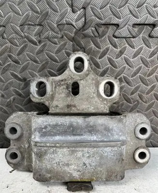 Skoda Octavia Mk2 (1Z) Engine mount bracket 1K0199555T