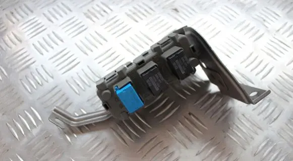 Honda Civic IX Relay mounting block 