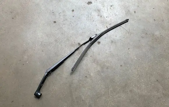Subaru Outback (BT) Front wiper blade arm 2727