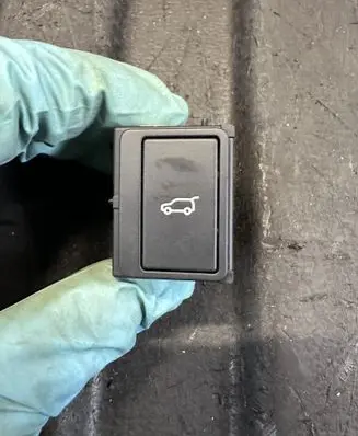 Tailgate opening switch