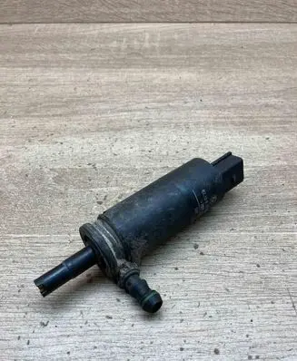 BMW 5 E39 Headlight washer pump 8377613
