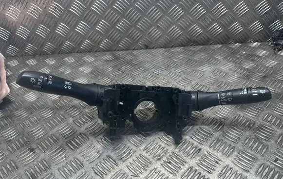 Wiper turn signal indicator stalk/switch