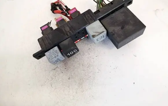 Volkswagen Golf IV Fuse box set 8l0941822
