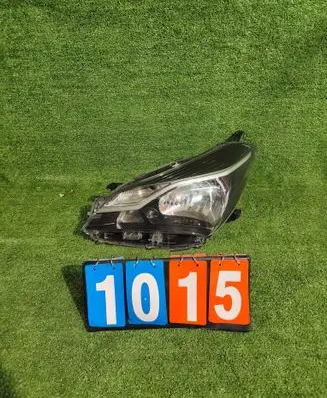 Toyota Yaris Headlight/headlamp 