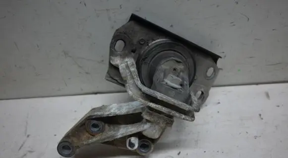 Engine mount bracket